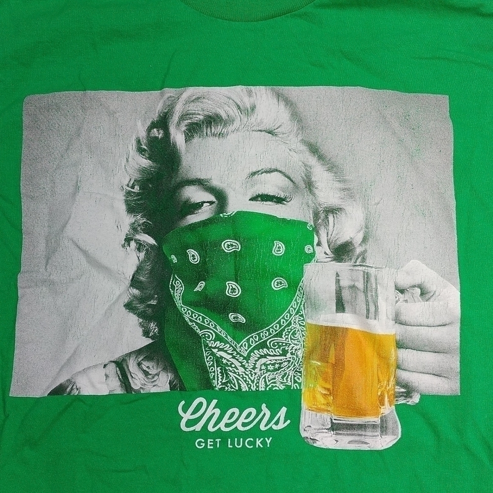 Marilyn Monroe cheers get lucky women's medium sized t shirt